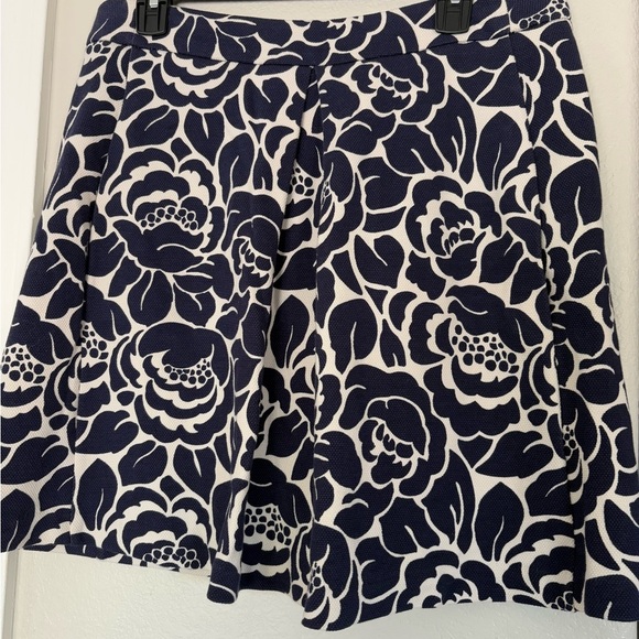 Boden Navy/ Ivory Stretchy Cotton Knit A-Line Mini Skirt. Inverted Front Pleat - Picture 1 of 15